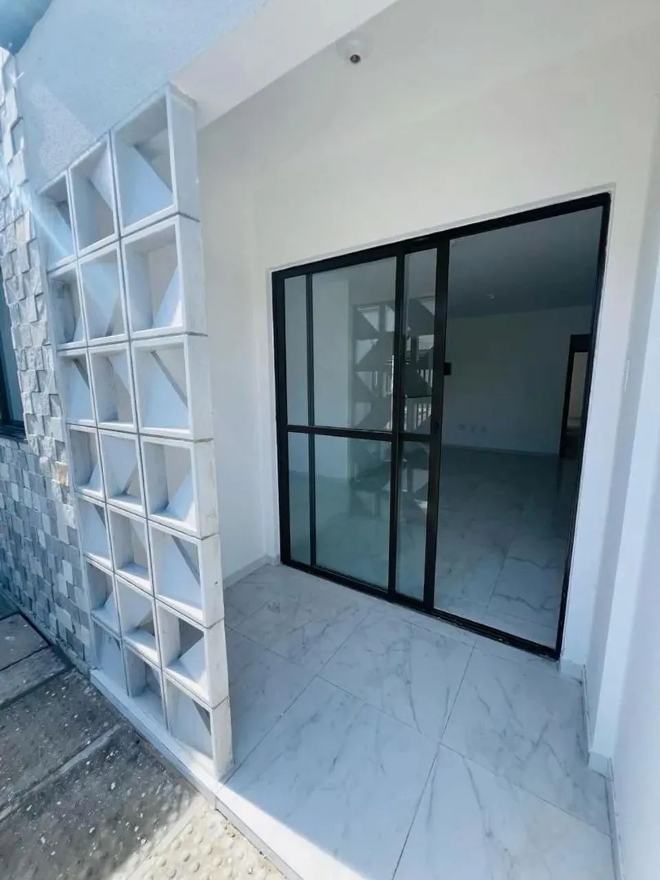 Apartamento térreo com 2 quartos, próximo da praia, comércios e transporte público, a pouc - Foto 2