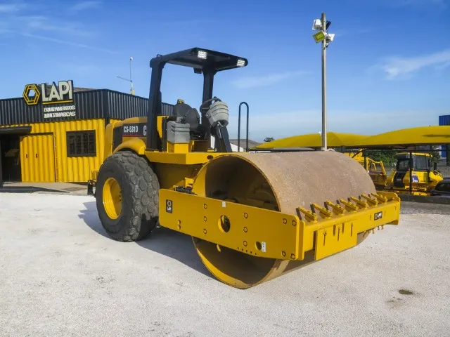 Rolo compactador Caterpillar CS531D 2004 revisado