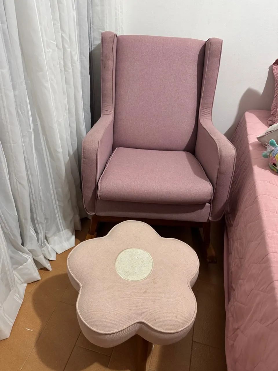 Poltrona de balanço para bebê rosa - Marca ABSTRATTO + Puff  - Foto 5