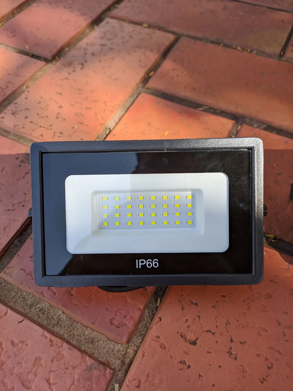 Refletor com Sensor de Presença - Ideal para Noite!