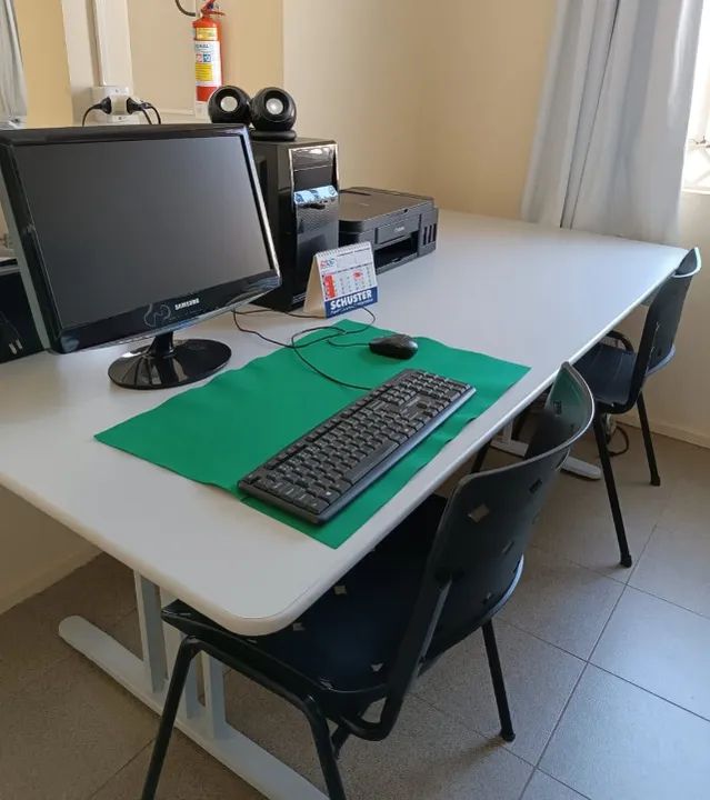 MESA DE ESCRITÓRIO TAMANHO  GRANDE COM  GAVETEIRO - Foto 6