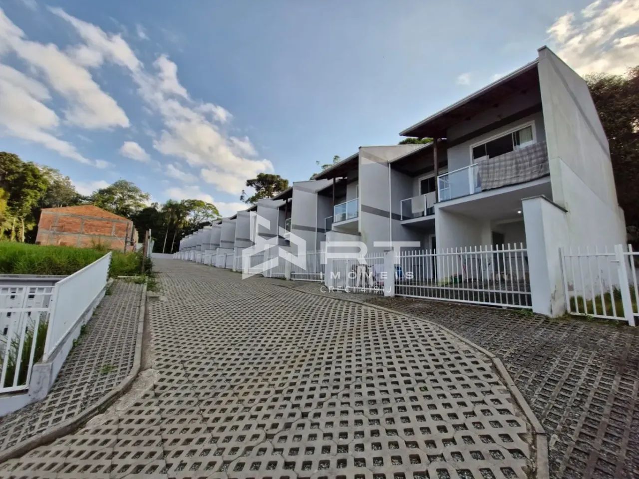 Sobrado à venda em Blumenau no bairro Badenfurt com 02 Suítes - Foto 2
