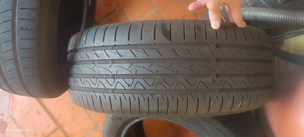 Pneus aro 15 super conservado