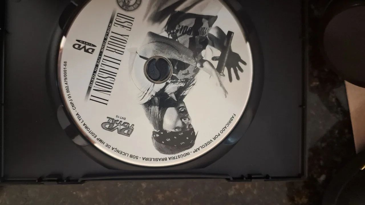 DVD Guns N' Roses - Use Your Illusion I e II - Live Tokyo - Foto 4