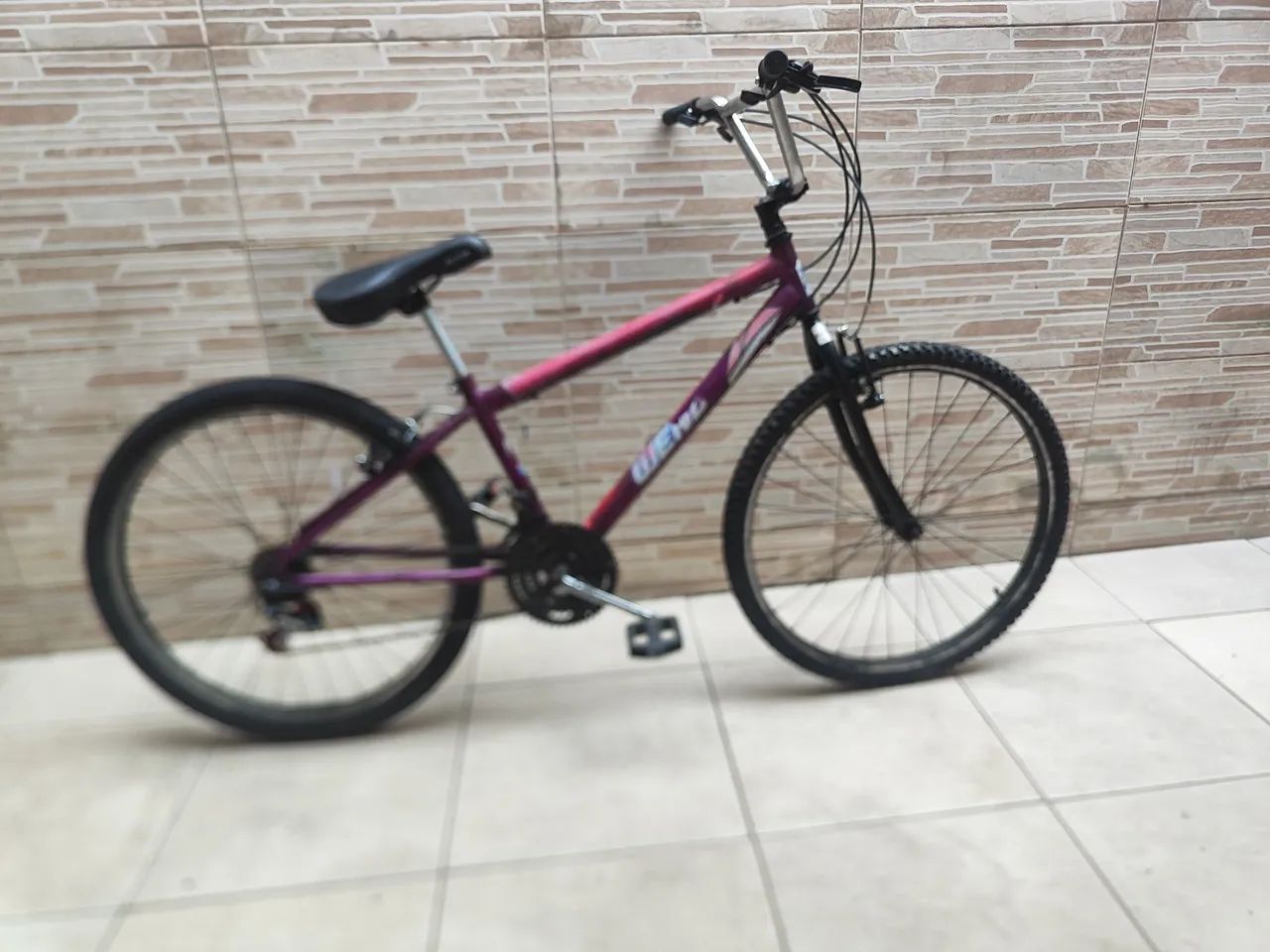 Bicicleta aro 26 com marcha V7 - Foto 3
