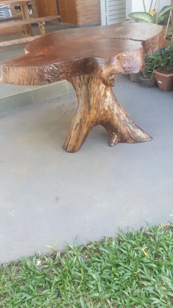 Mesa rústica no bolachão no Angico.