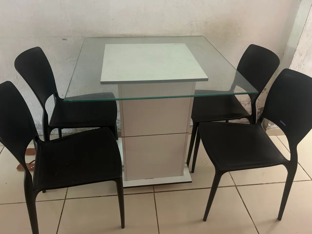 Mesa e cadeiras 