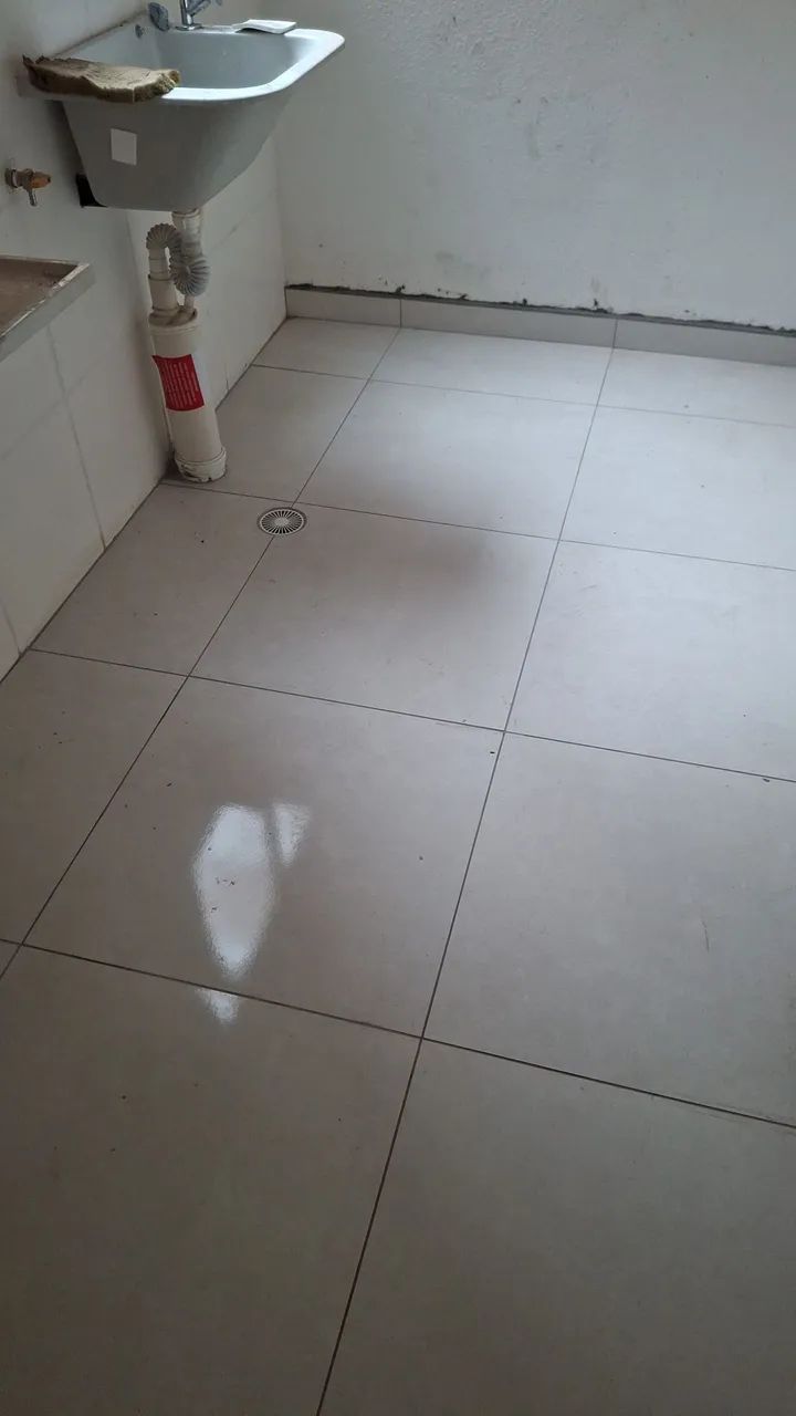 Pedreiro, azulegista e pintor. 