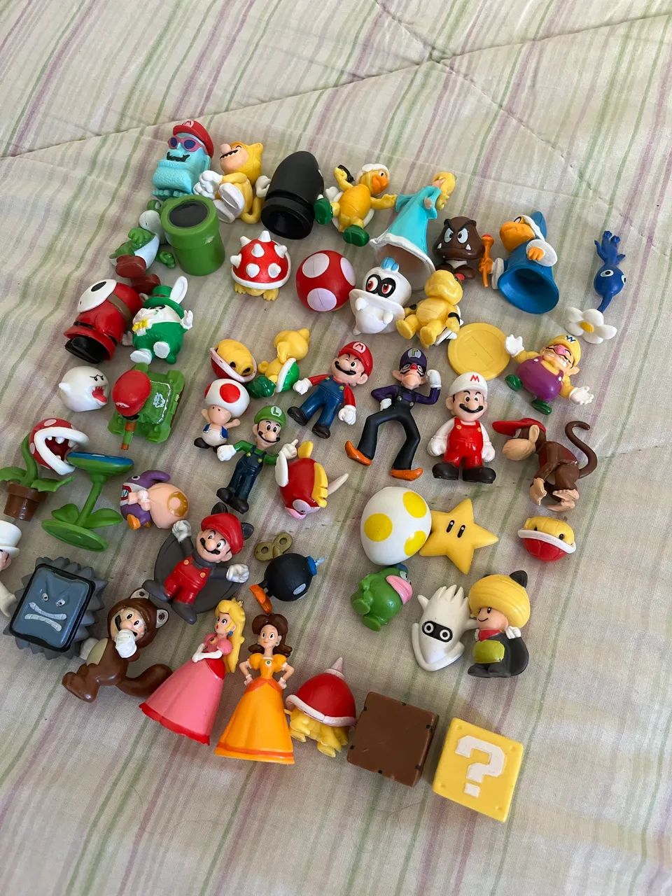 Lote com 48 personagens miniaturas do Mario Bros - Foto 3