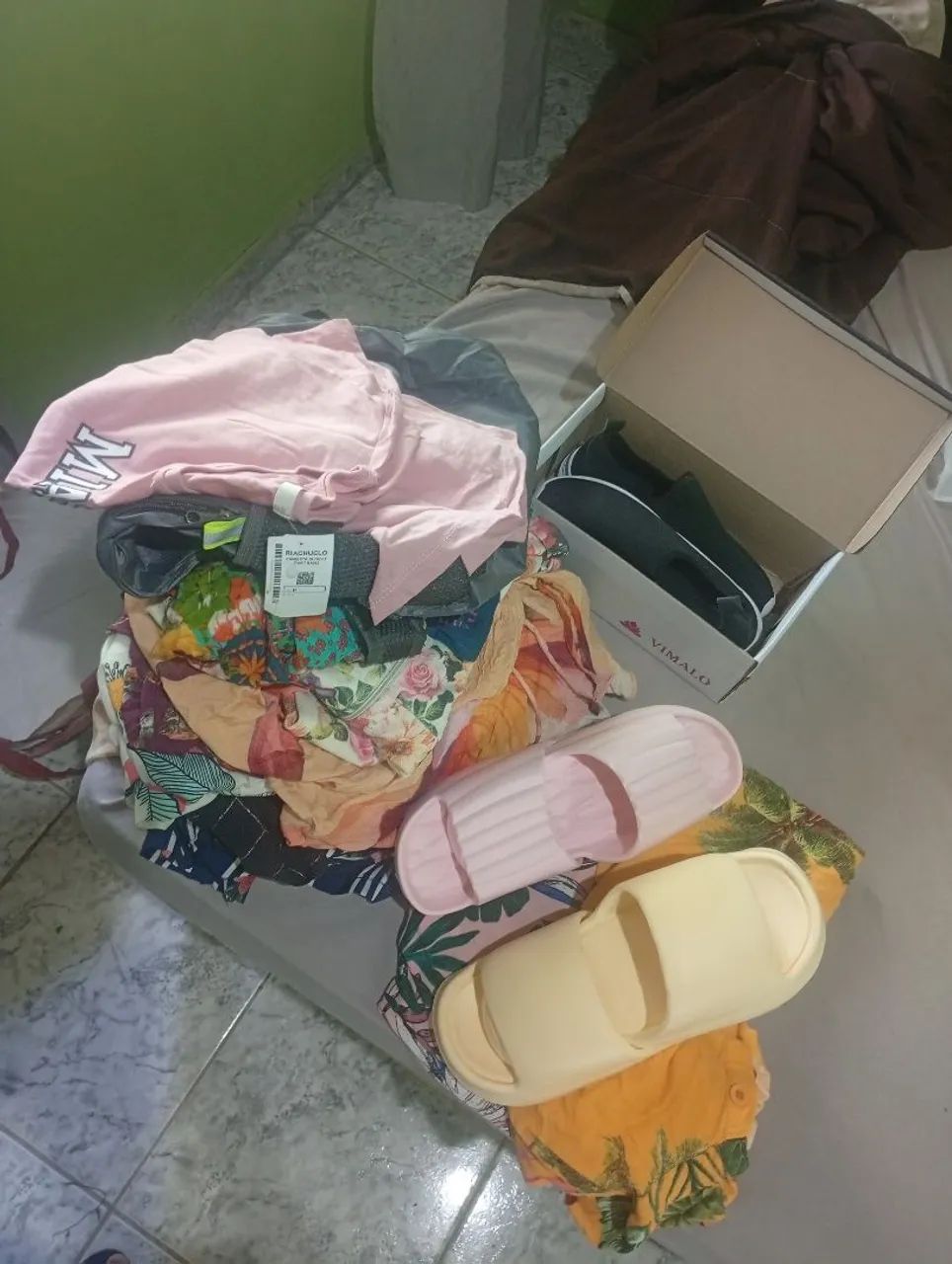 LOTE DE ROUPAS PRA BAZAR