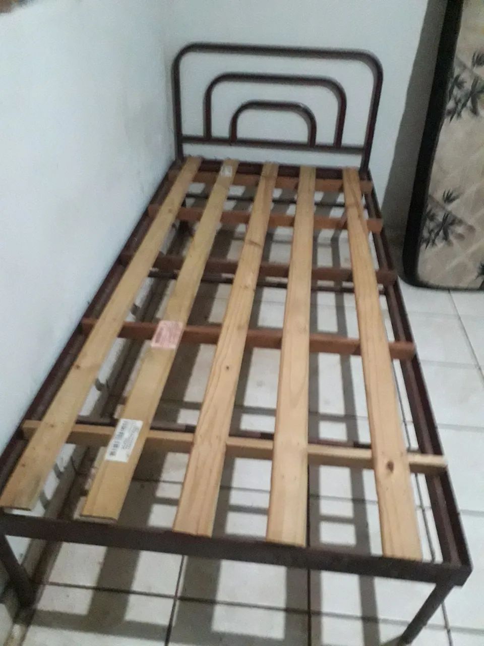 Cama de ferro com colchão - Foto 2