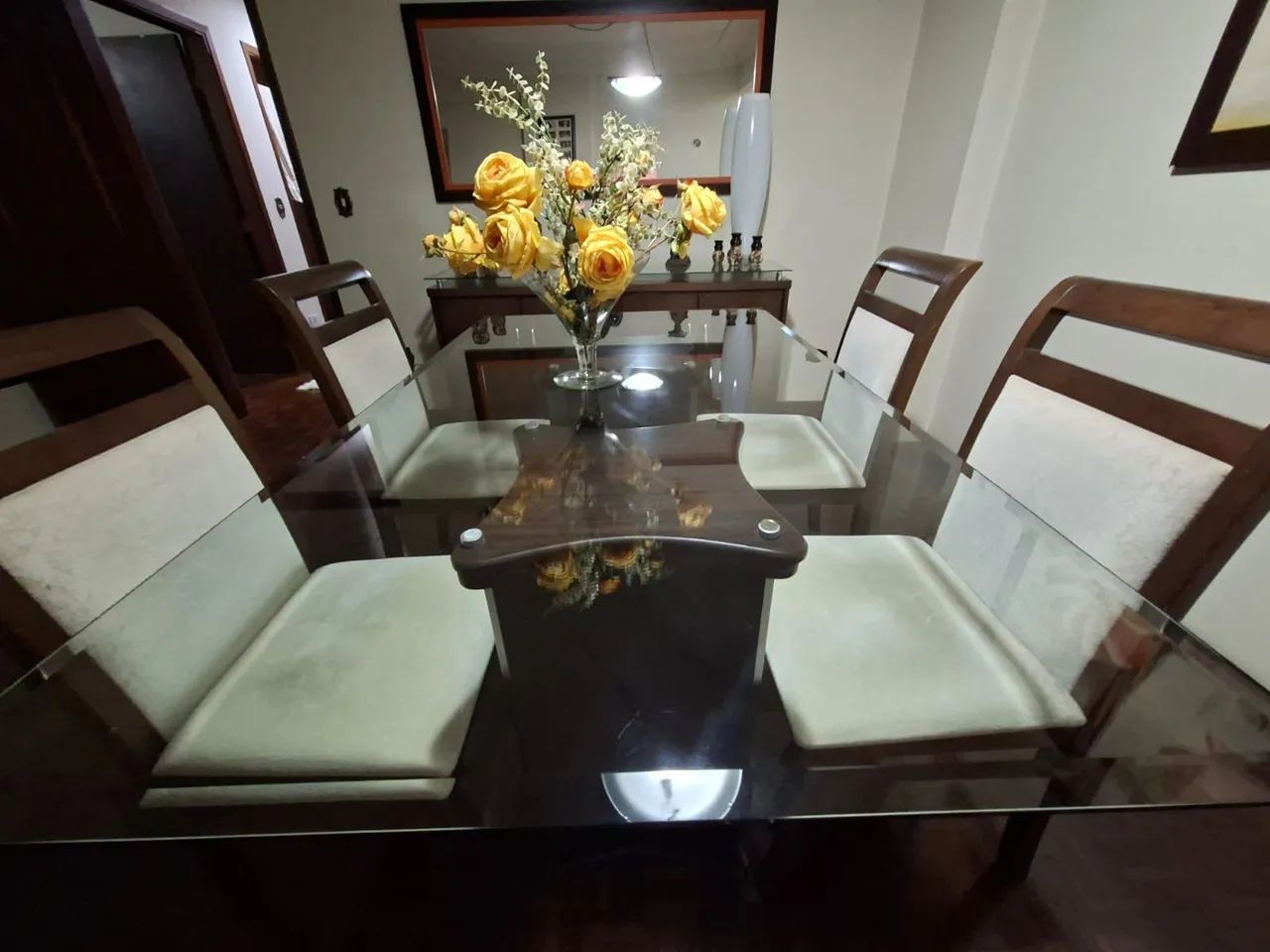 Mesa de jantar 6 lugares com 4 cadeiras - Foto 2