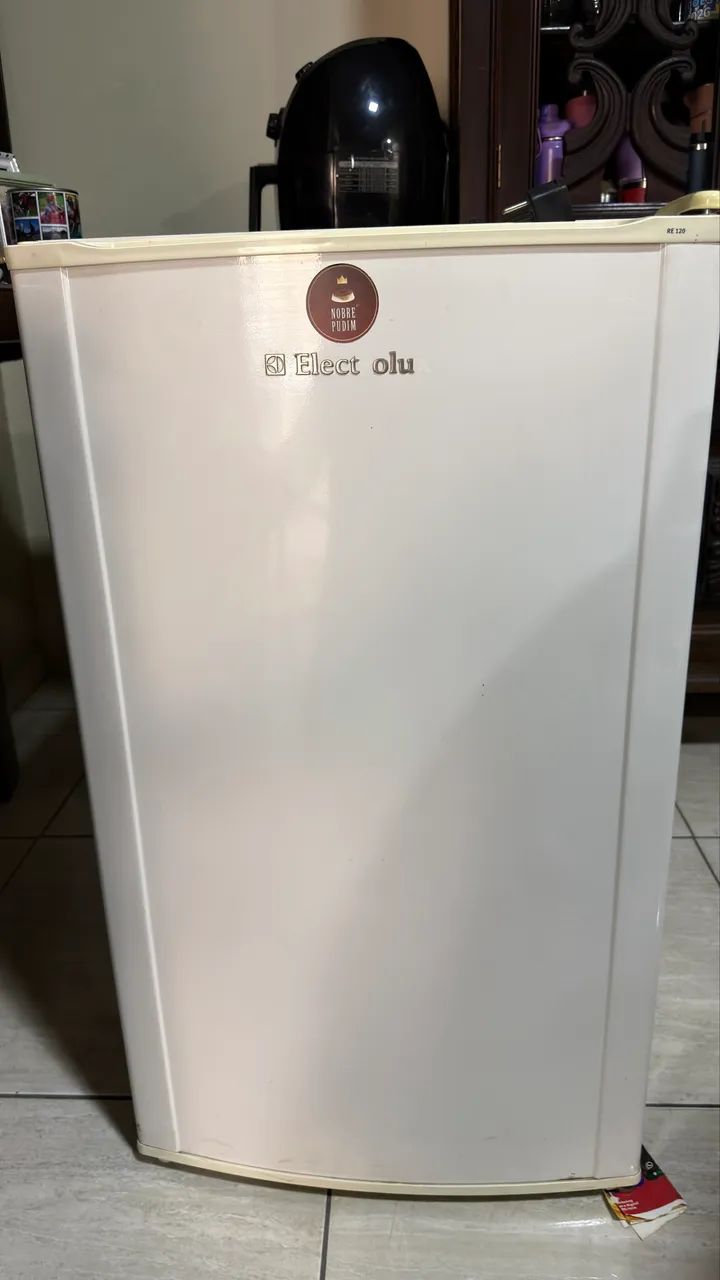 Frigobar Electrolux RE120 - 122L - 220V - Foto 4