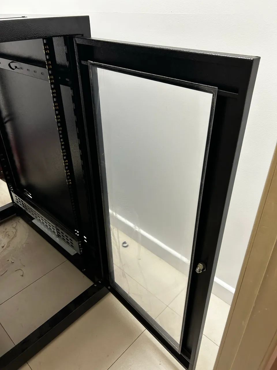 Rack de TI / Servidor - Excelente Estado - Foto 3
