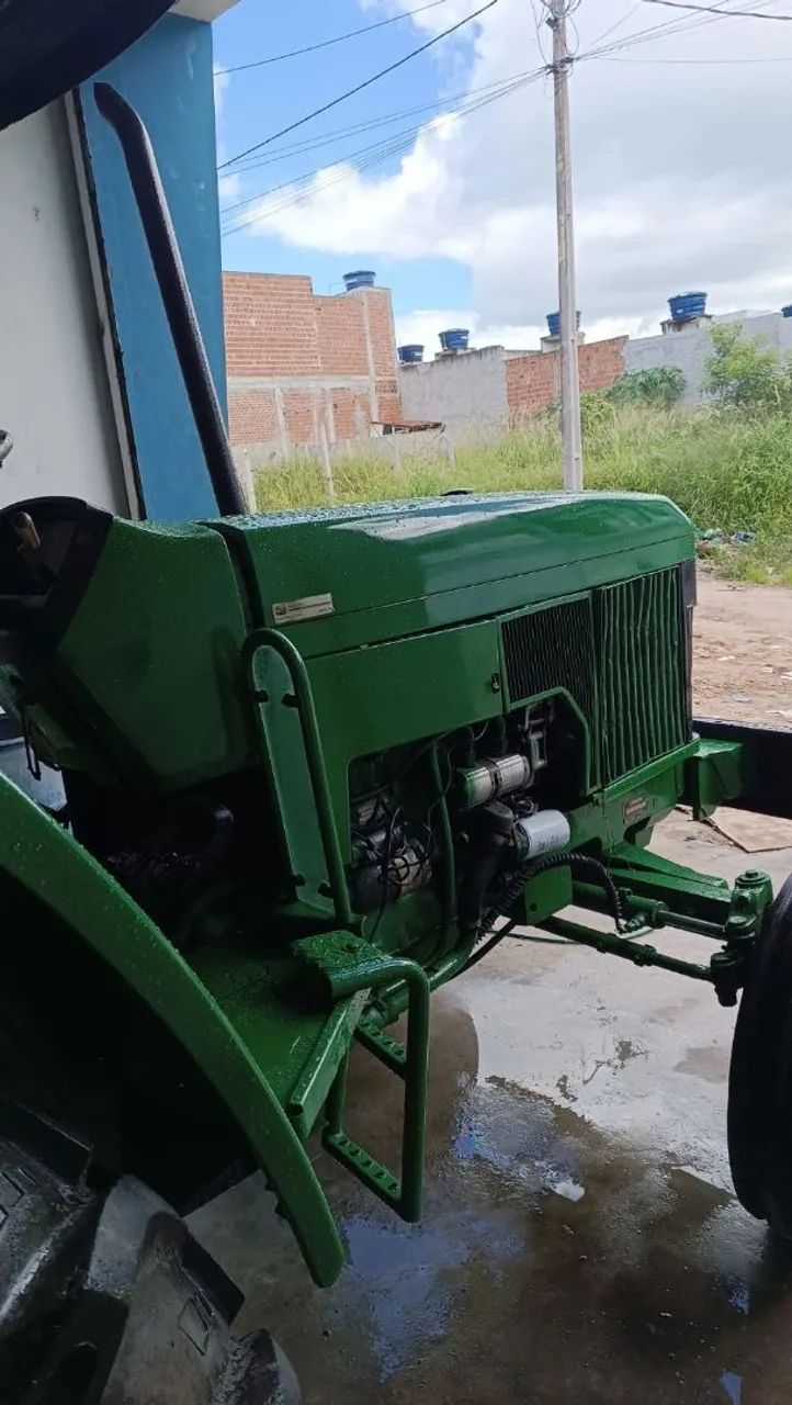 Trator John Deere 5600 - 4x2 - Ano 2000 - Foto 5