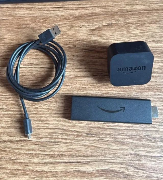 Fire TV Stick 4K - Amazon (pouquíssimo uso)