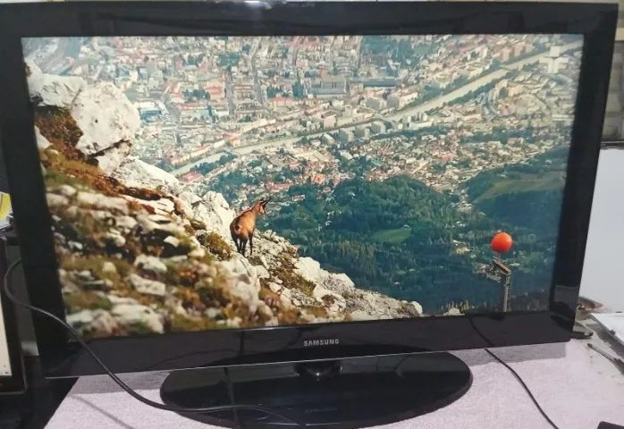 Tv Samsung Lcd 40a550 com entradas Hdmi Usb Av Vga Funcionando perfeitamente - Foto 3