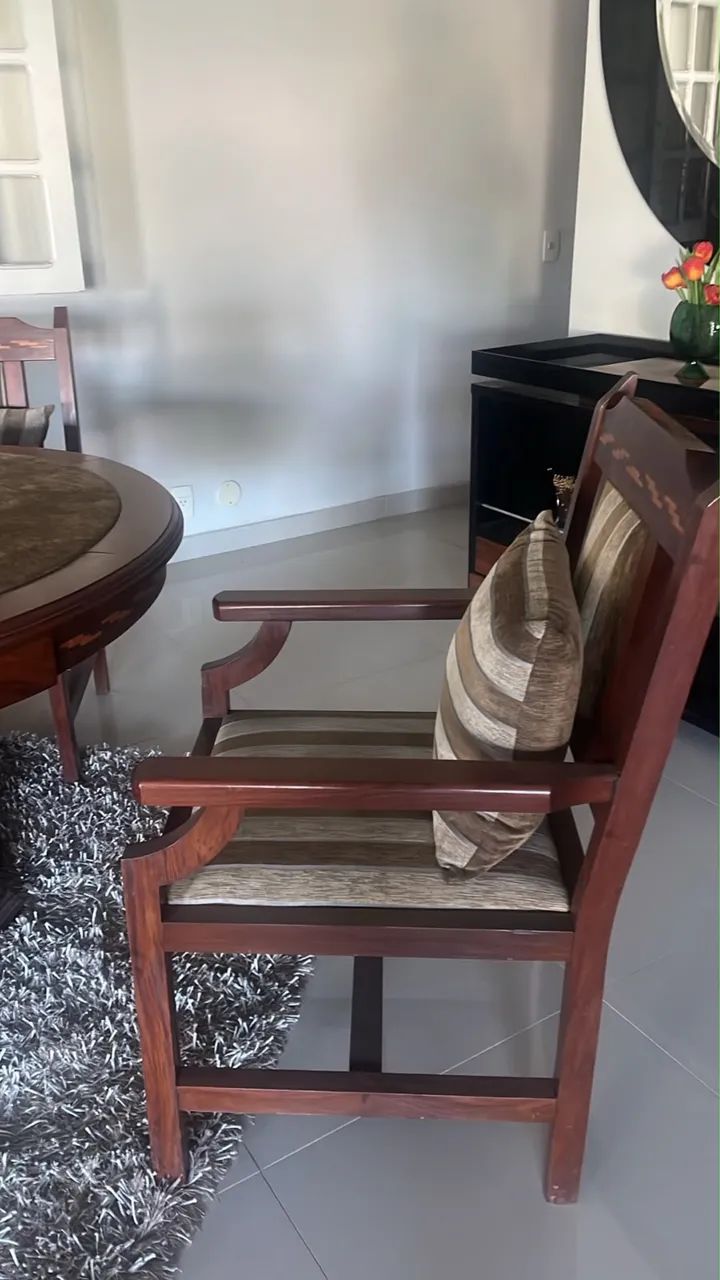 Mesa de jogos (poker ) de madeira maciça  com 4 cadeiras. - Foto 4