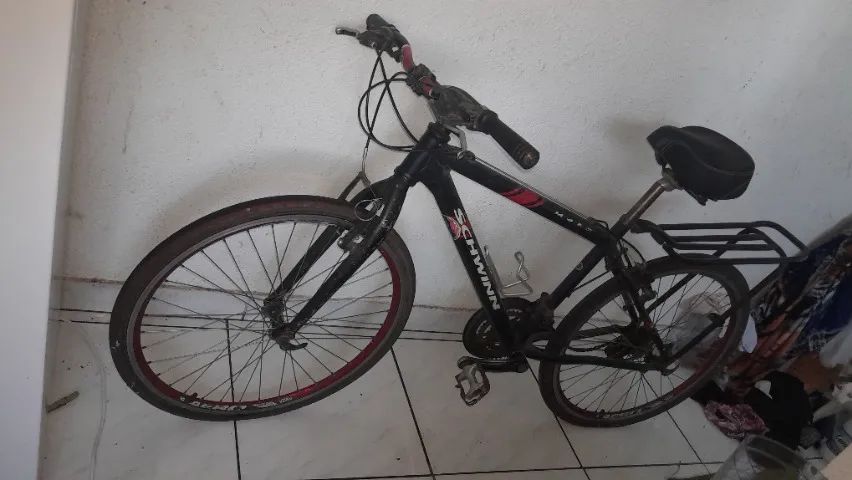 Bicicleta aro 24 com 6 marchas 
