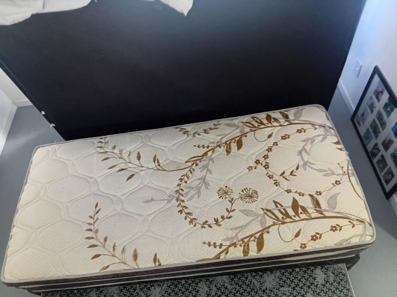 Vendo cama de solteiro 