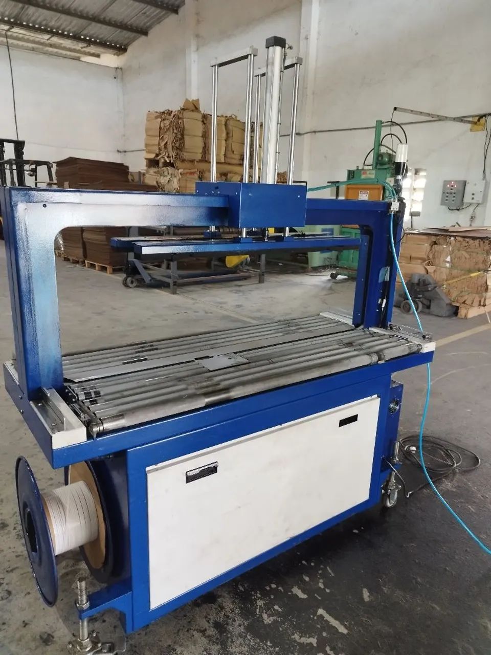 MÁQUINA DE ARQUEAR AMARRADEIRA AUTOMÁTICO.