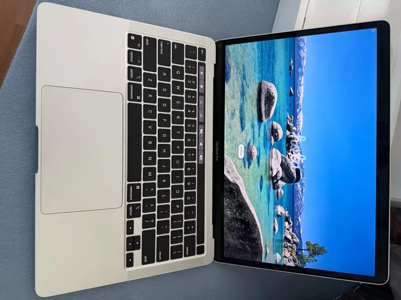 Vendo MACBOOK NOVO