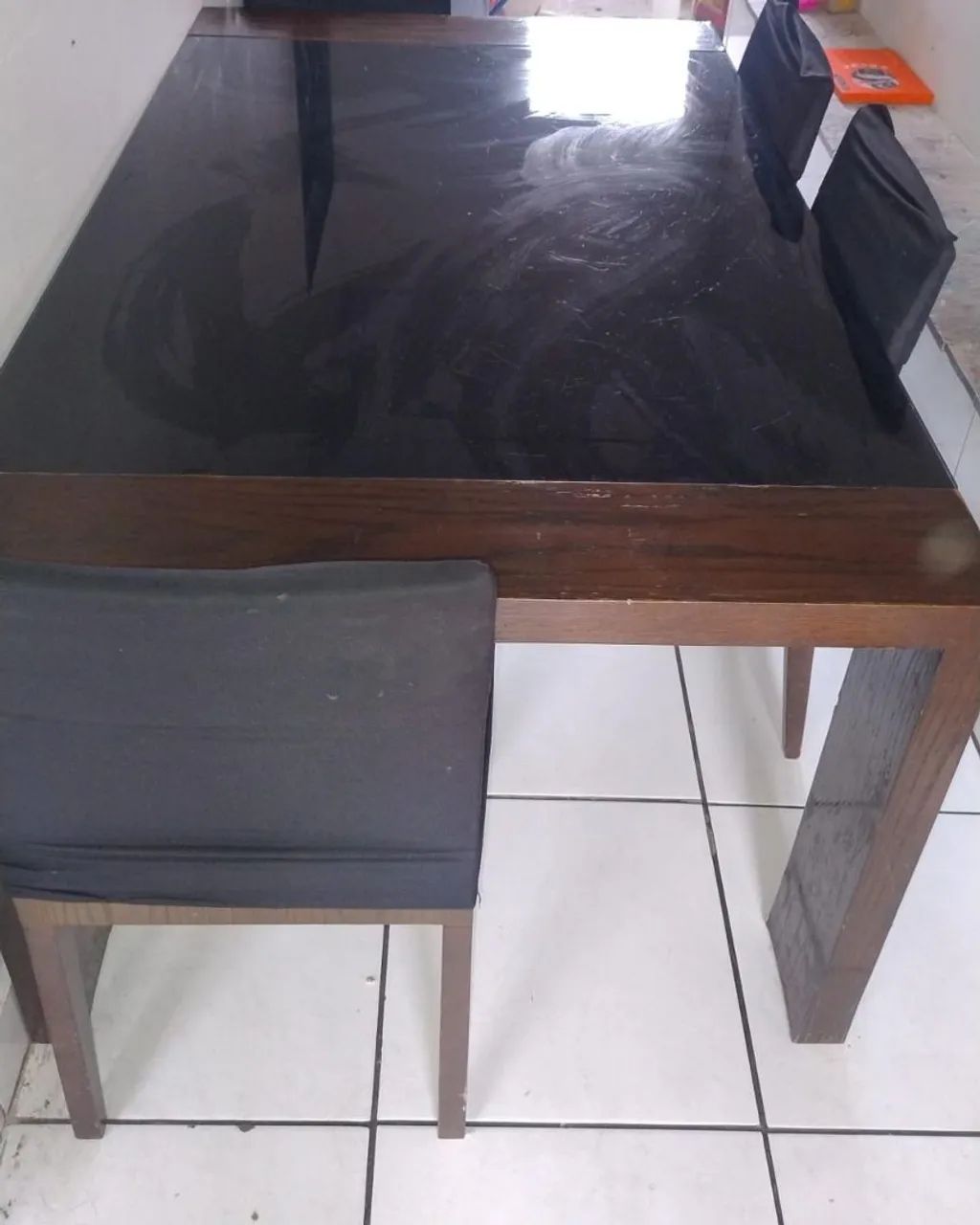 Mesa com 6 cadeiras