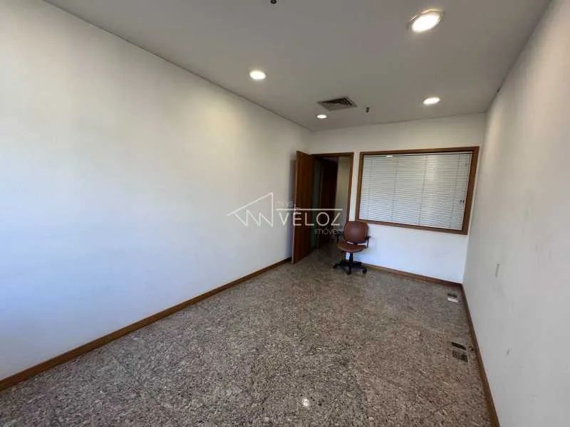 Sala : / Comercial / Glória