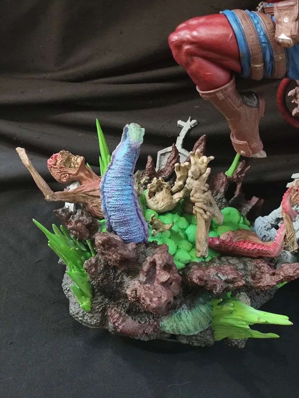 Hellboy - 40 cm - Estátua Decorativa em Resina - Pronta Entrega  - Foto 4