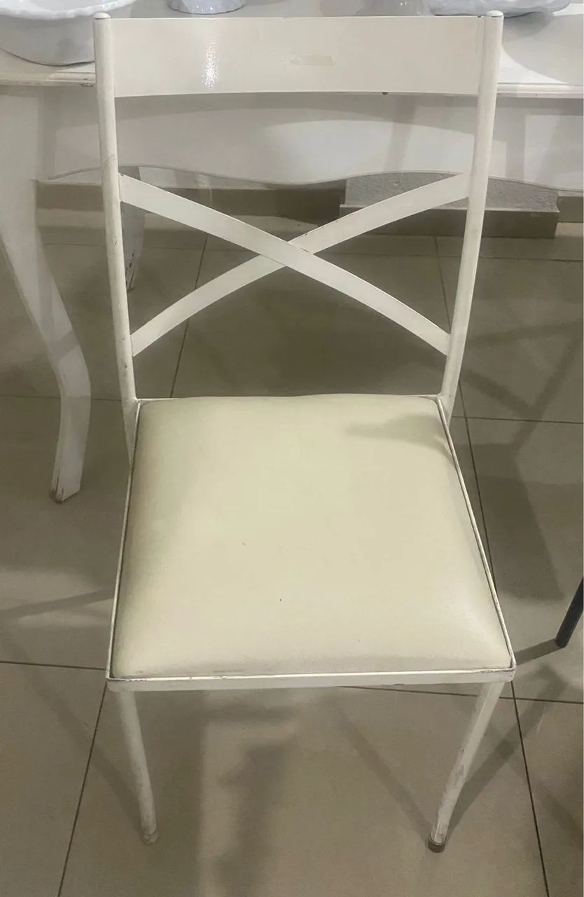 Cadeira de ferro branca