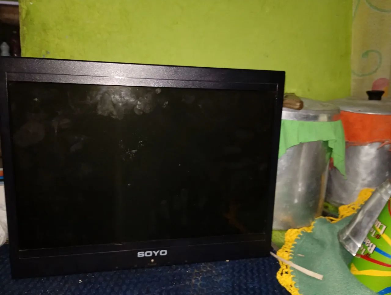 Monitor VGA soyo 50/60hz 16 polegadas sem base