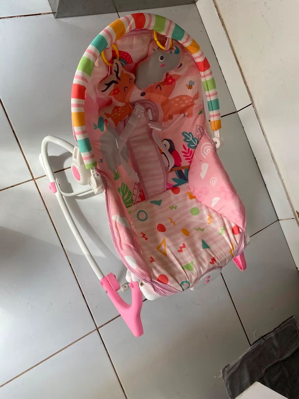 Banheira de bebe e cadeirinha de balanço  - Foto 4