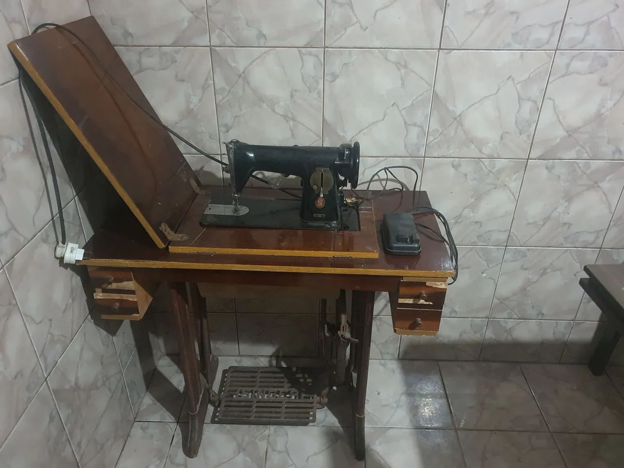 MAQUINA DE COSTURA ANTIGA