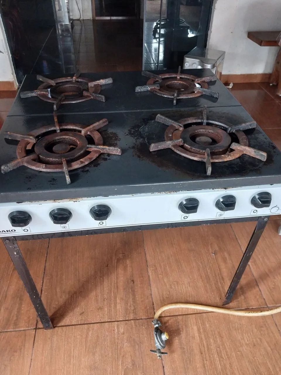 Fogão industrial 4 bocas funcionando tudo apenas $ 350 .00