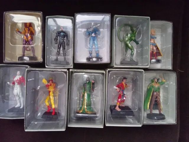 Eaglemoss - DC e Marvel - várias miniaturas e um busto (na caixa e com fascículos) - Foto 2