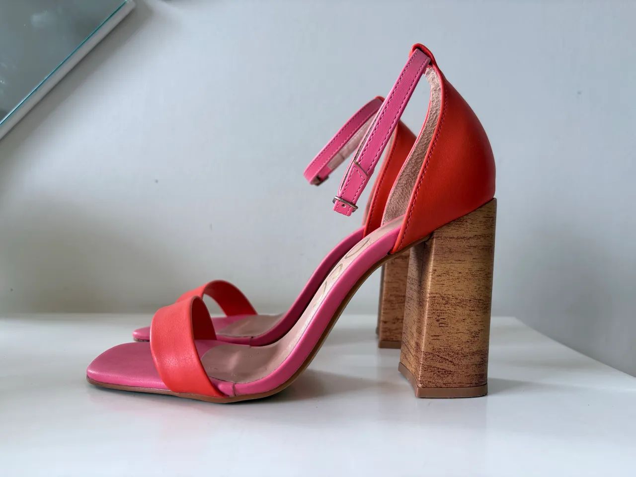 sandália oscar rosa e laranja 35 - Foto 2