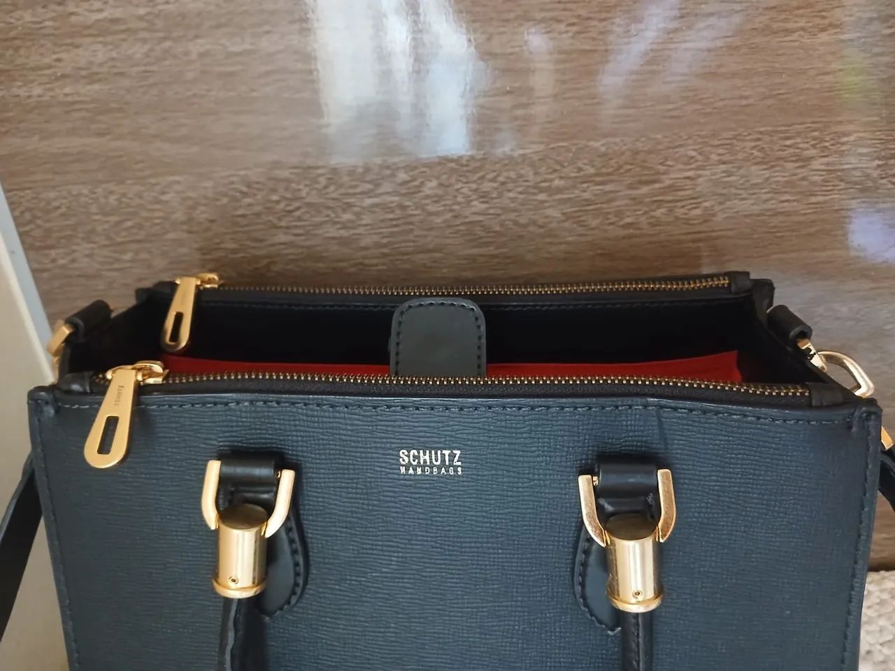 BOLSA SCHUTZ SEMI NOVA ORIGINAL MÉDIA  - Foto 4