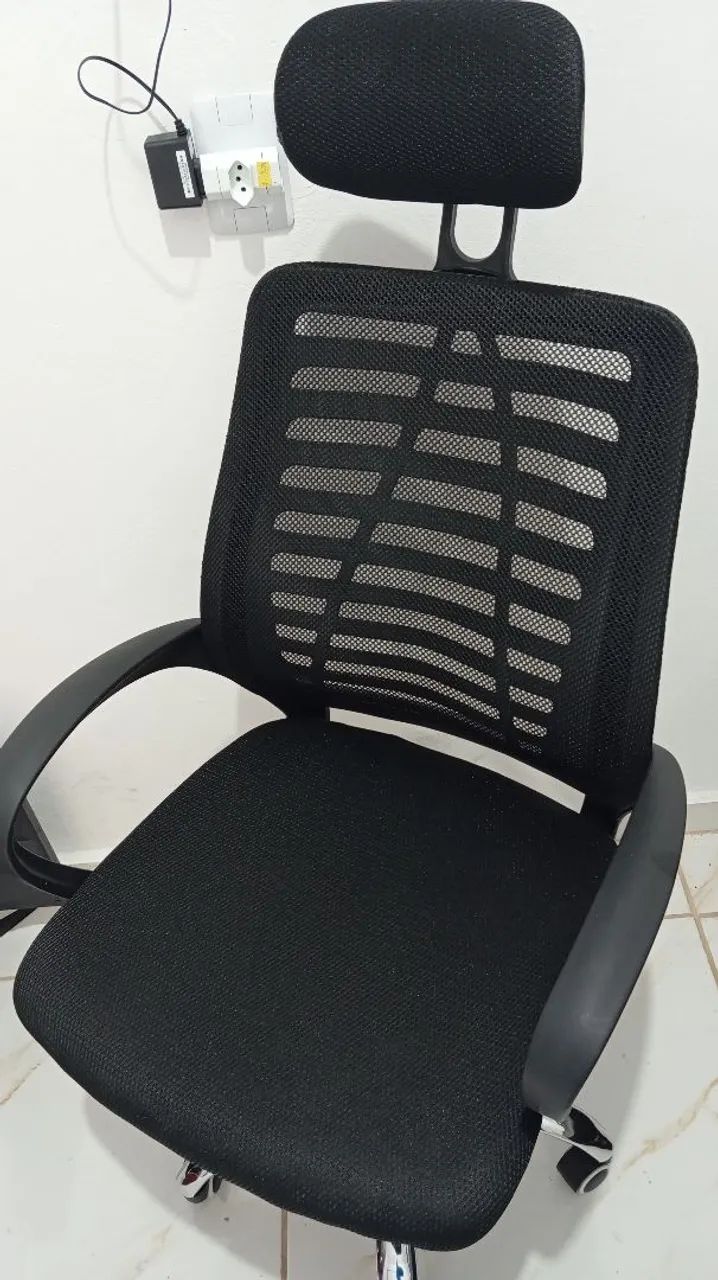 Cadeira Office giratória só 2 meses de uso  - Foto 4
