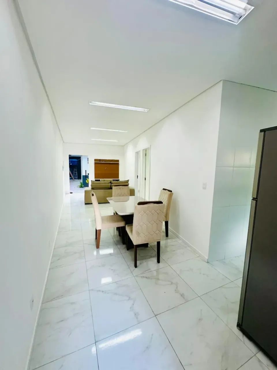 ALUGO LINDA CASA SEMI MOBILIADA DE 2 QUARTOS NA MARAMBAIA, COM CENTRAIS NOS QUARTOS