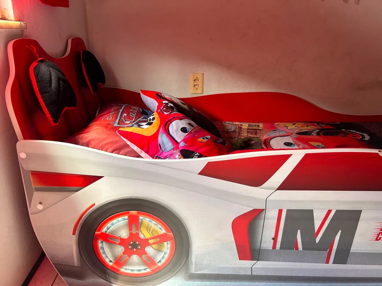 Kit guarda roupa mais cama infantil com tema de carros - Foto 2