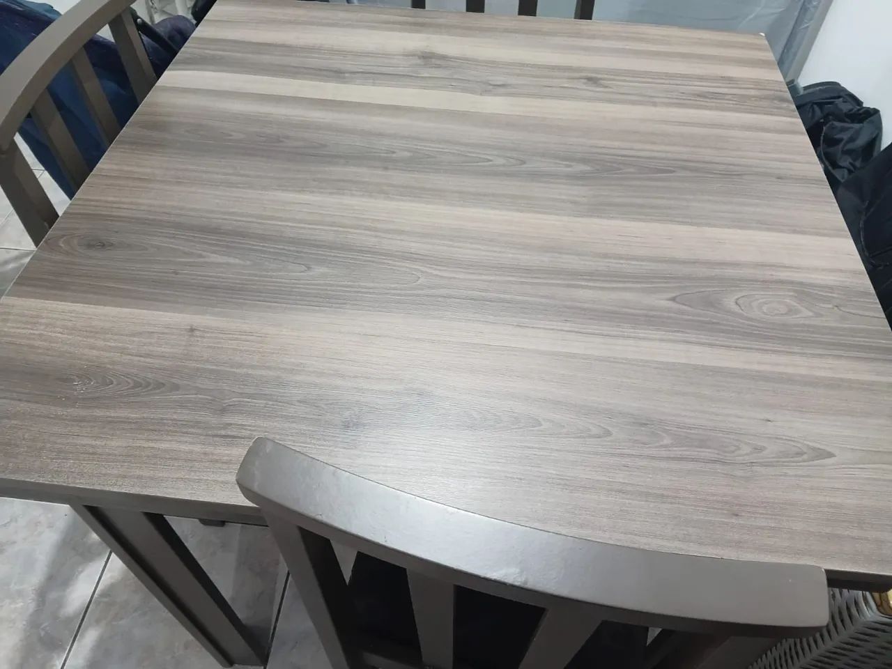 Mesa com 4 cadeiras
