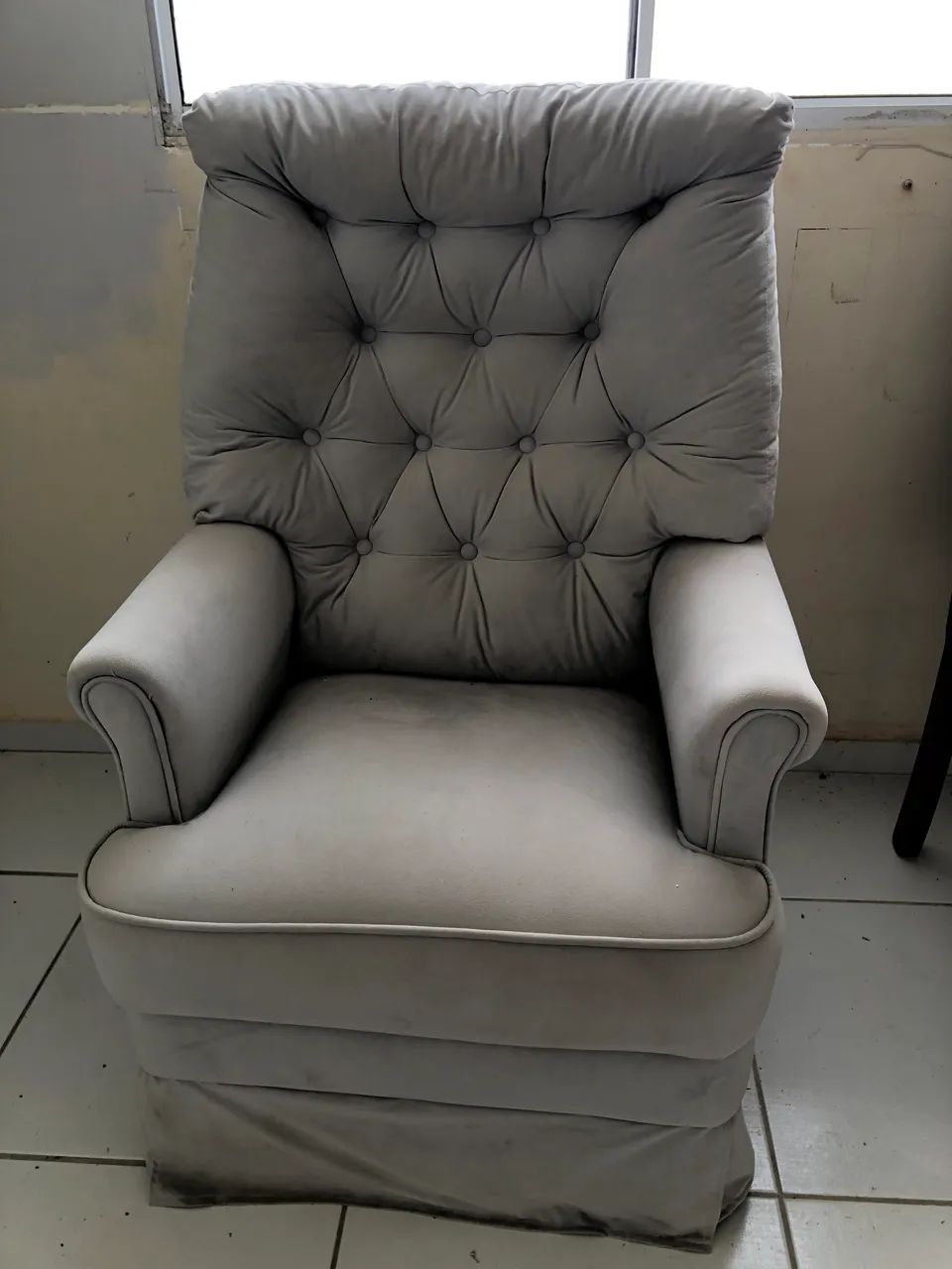 Vende-se cadeira de amamentação semi nova