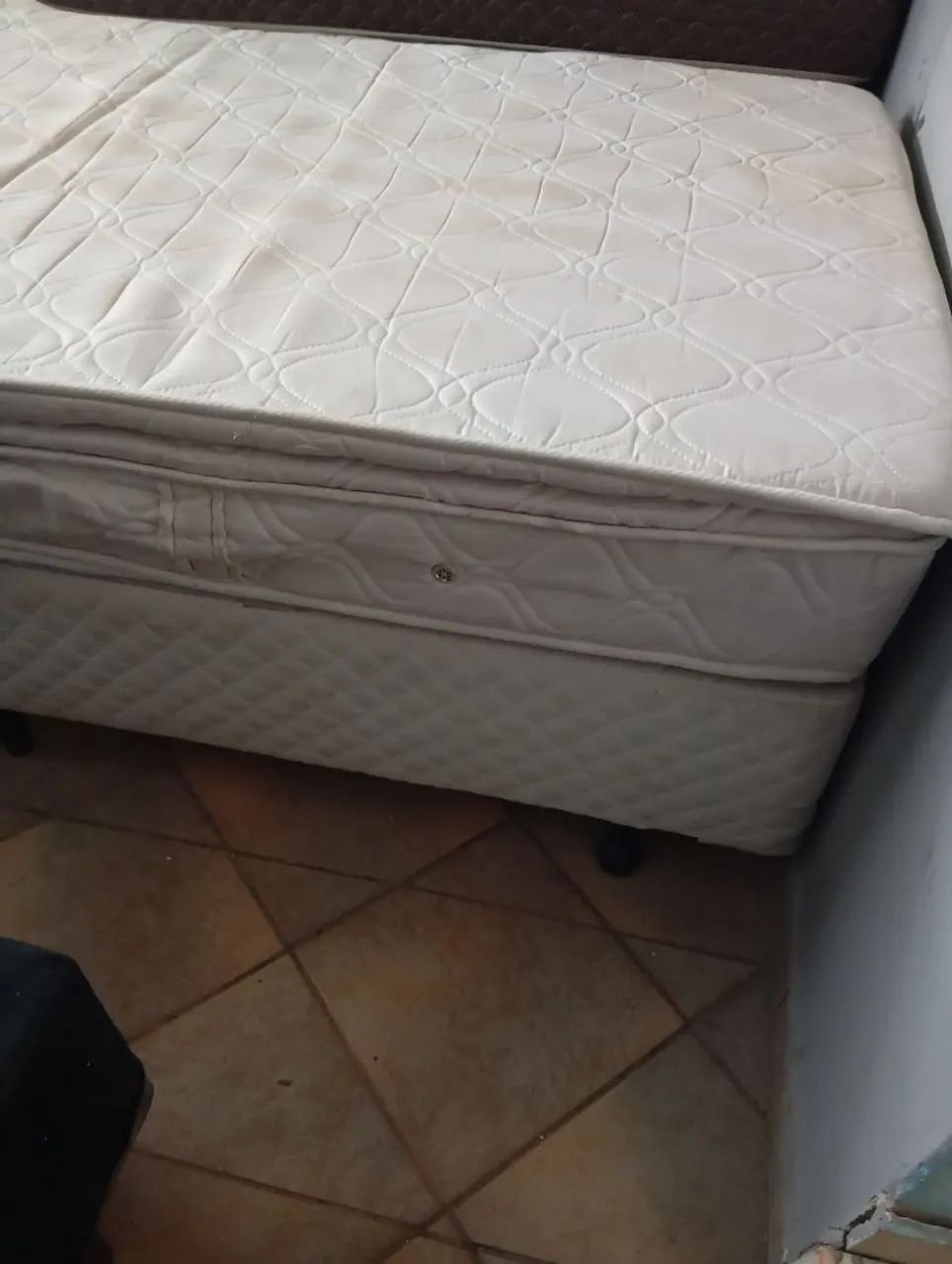 Cama box de solteiro com colchão de molas,em bom estado de conservação. - Foto 3