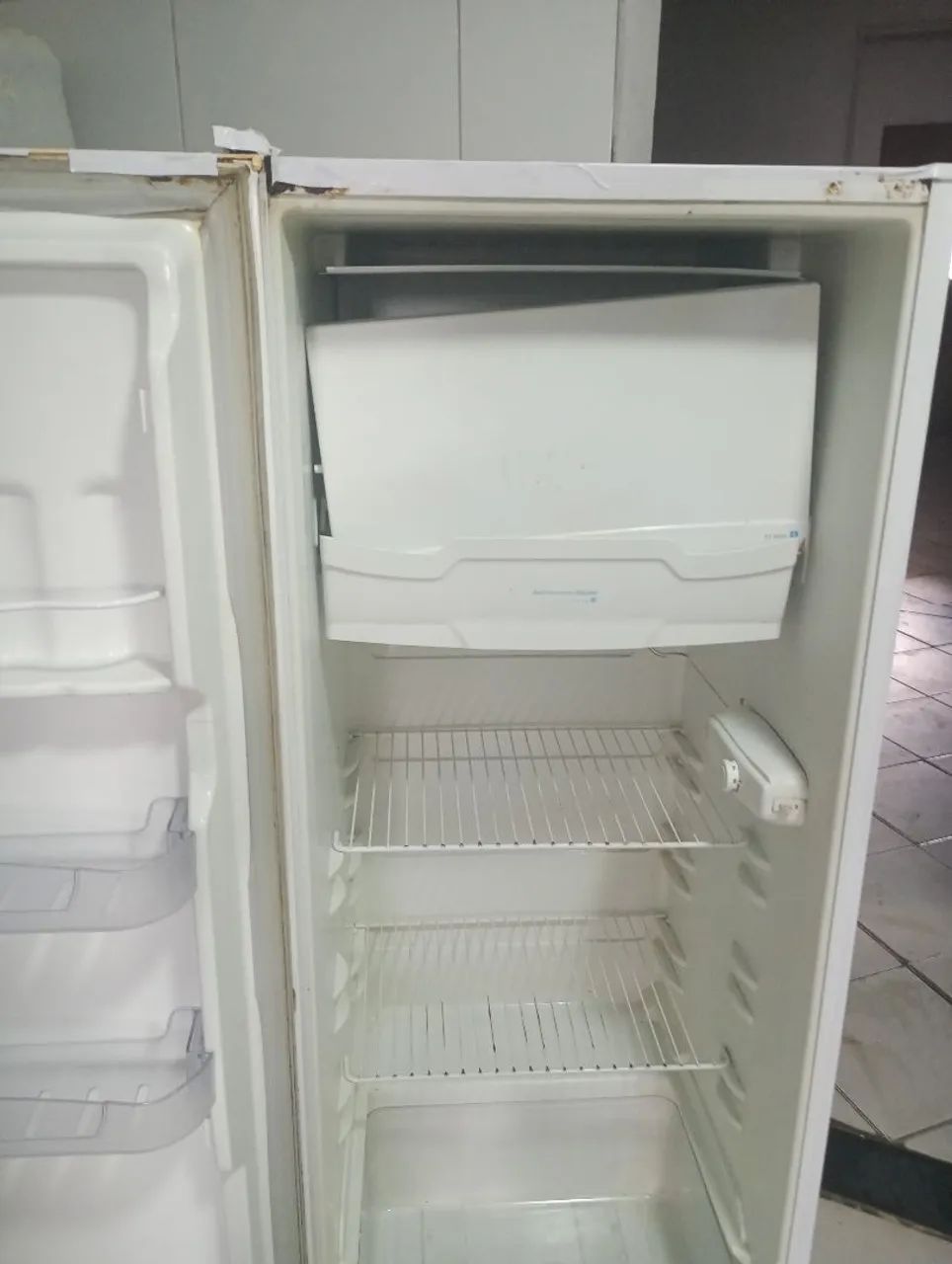 Vende se geladeira  - Foto 2