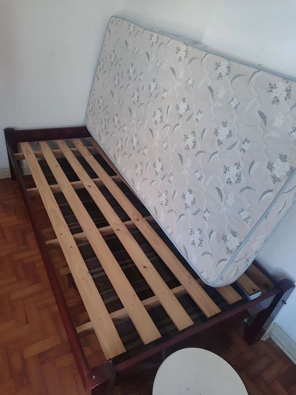 Cama de solteiro madeira são 2 camas  - Foto 2