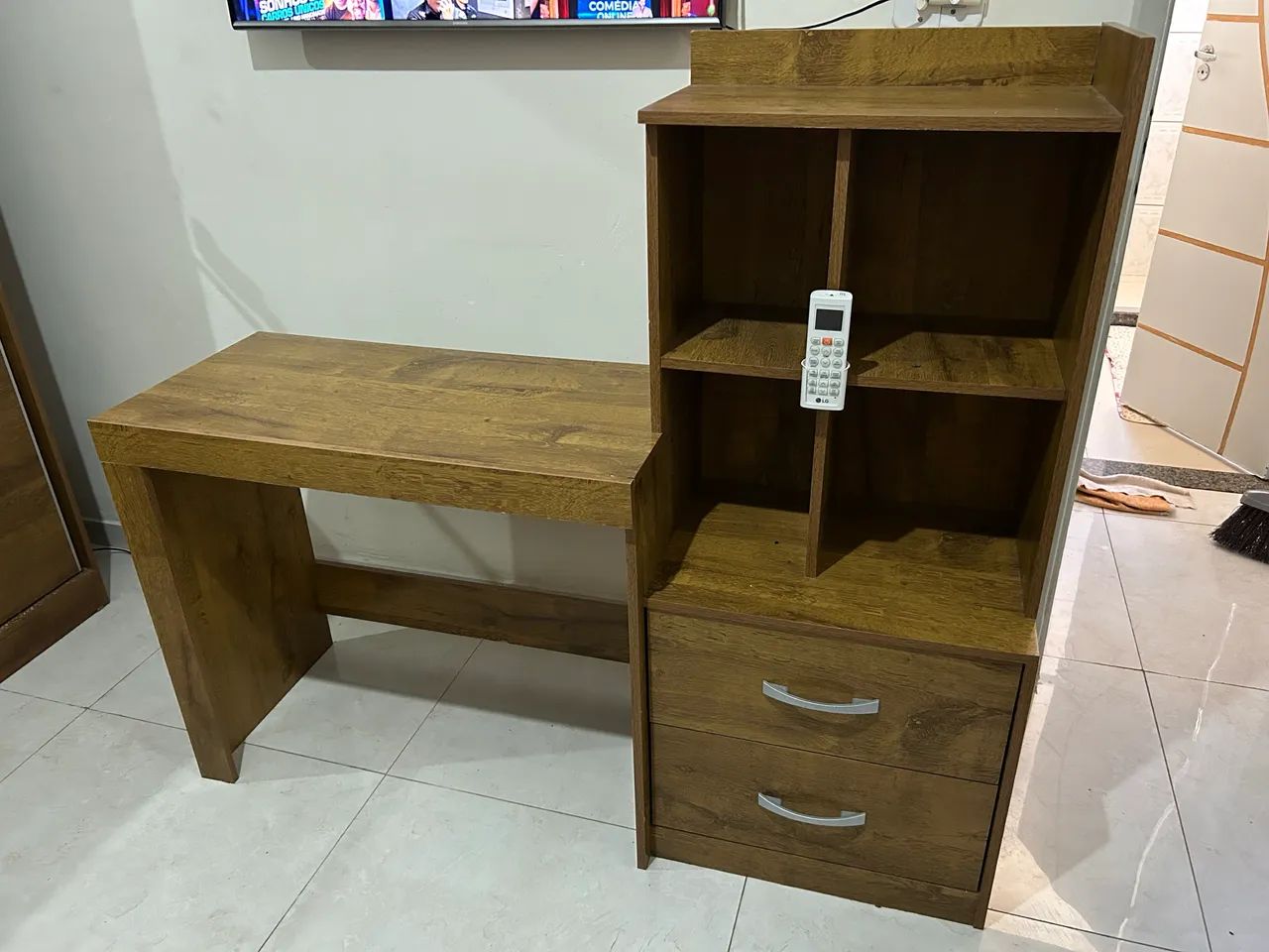 Escrivaninha com gavetas - Foto 2