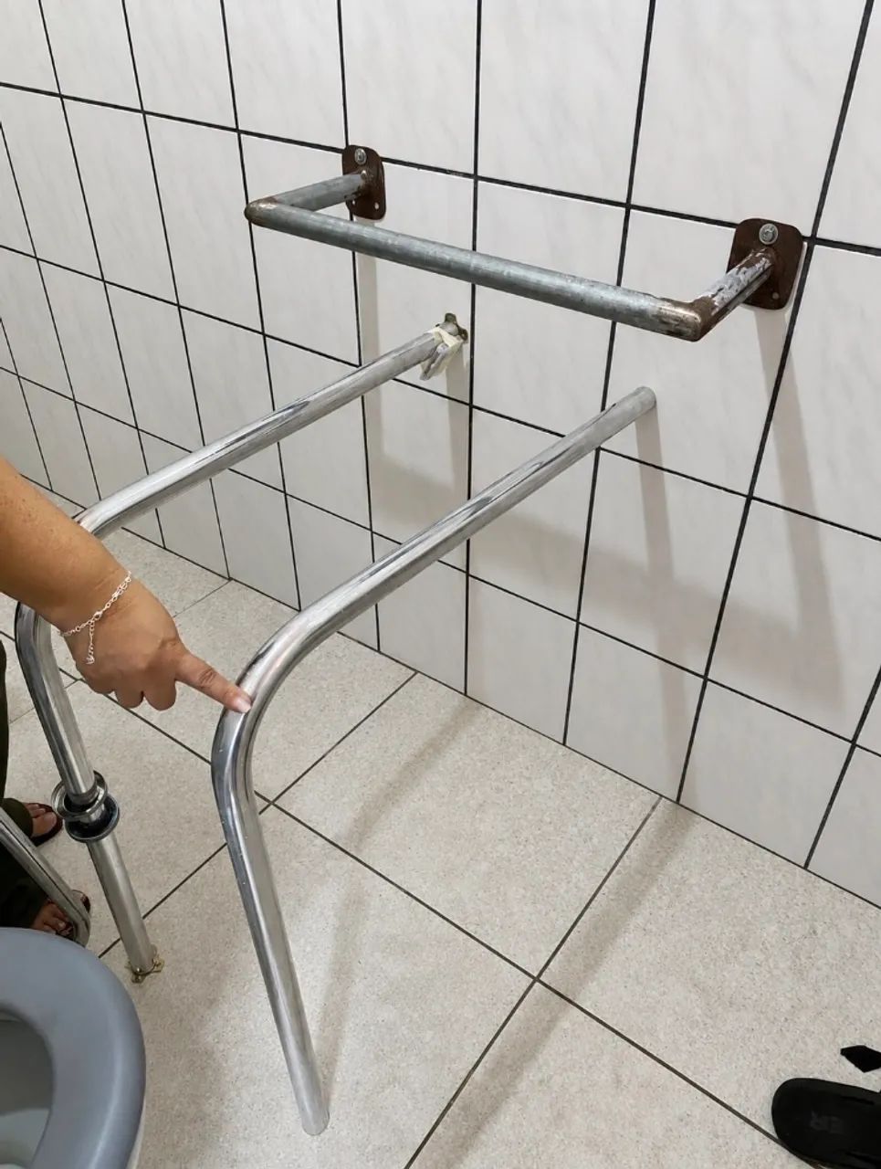 TRÊS BARRAS DE ACESSIBILIDADE 