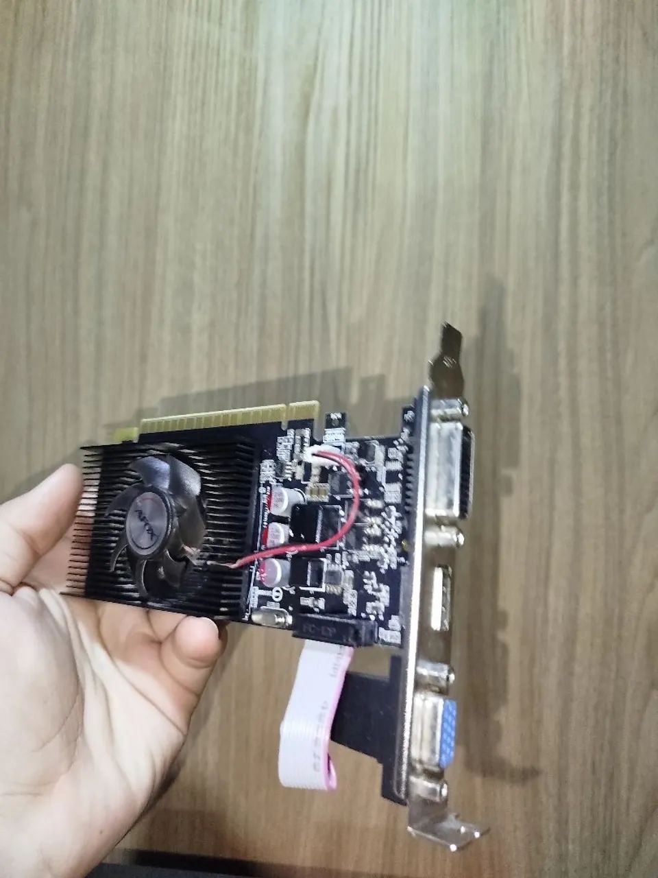 Placa de video GeForce GT 220 - Foto 2