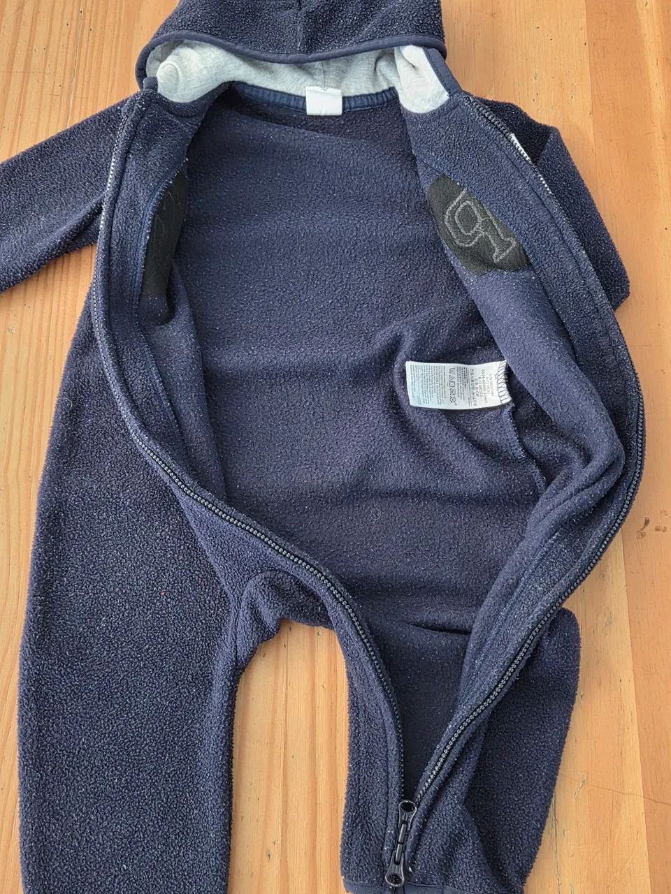 gap macacão fleece com capuz azul 6 a 12m - Foto 3