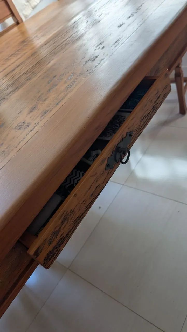 Mesa de Jantar Peroba Demolição com Gaveta. Sem as cadeiras. - Foto 3